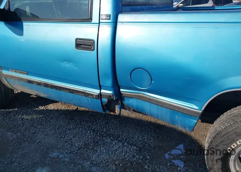 1995 GMC Sierra C1500 z USA, uszkodzony, nr VIN 1GTEC14H0SZ539817